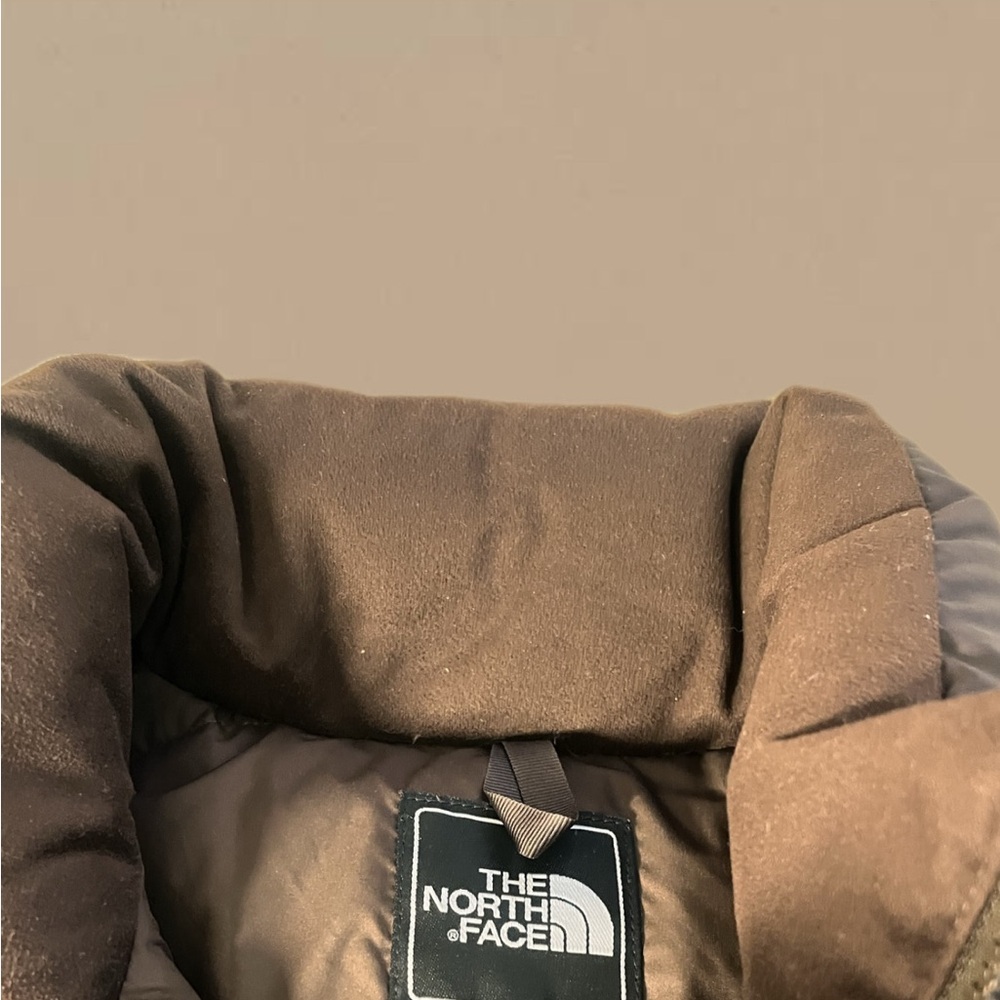 The North Face Women's 1996 Retro Nuptse 700 Chocolate Brown Puffer Vest - Picture 4 of 6